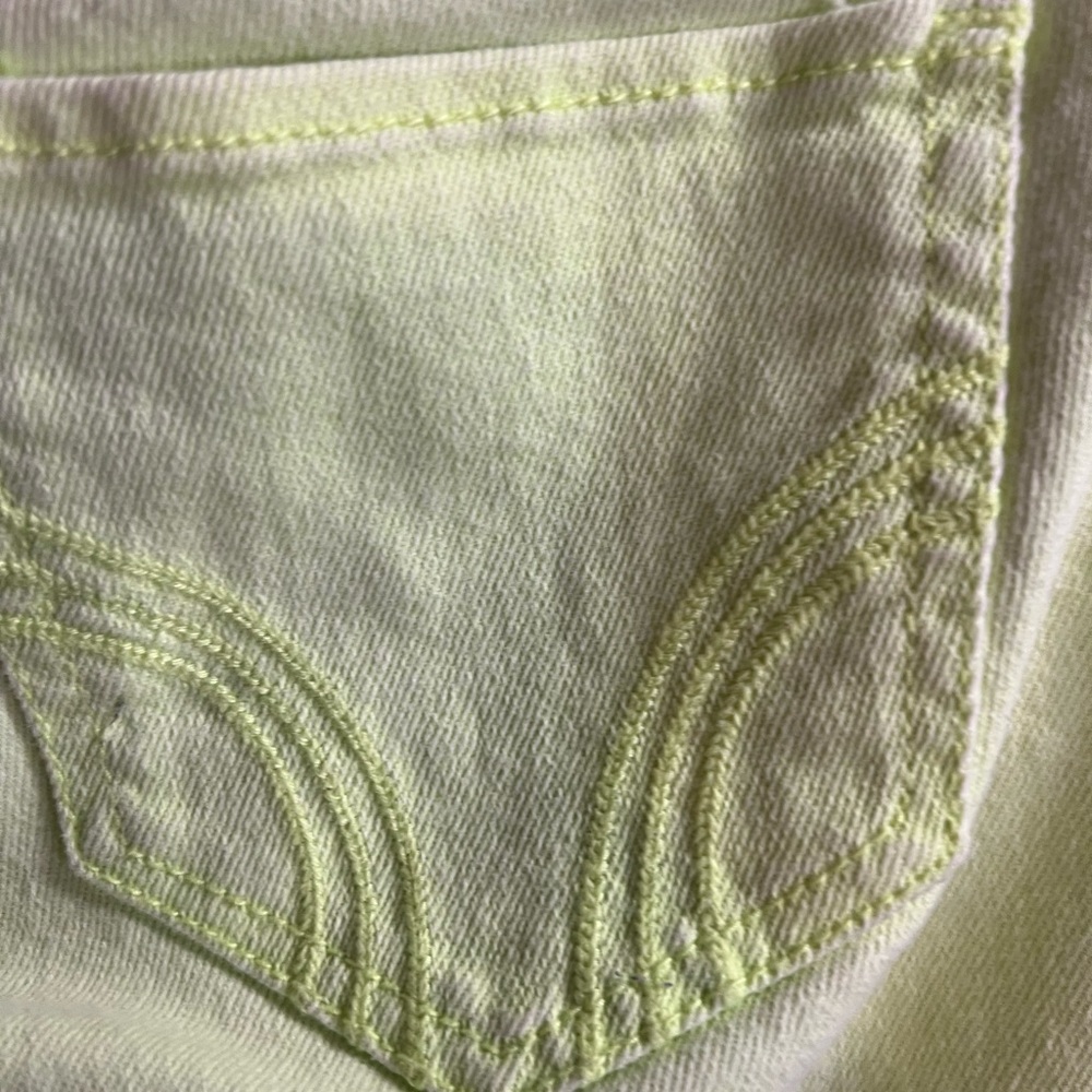 Women’s Hollister Neon Yellow Skinny Jeans - Picture 5 of 5